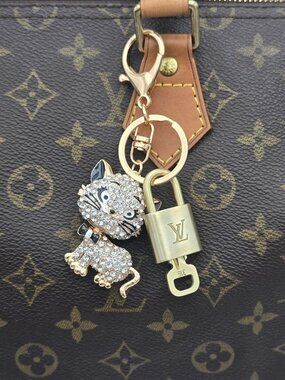 Louis Vuitton Authentic Gold Padlock 🔑 Key + Stylish Unbranded Cat Bag Charm